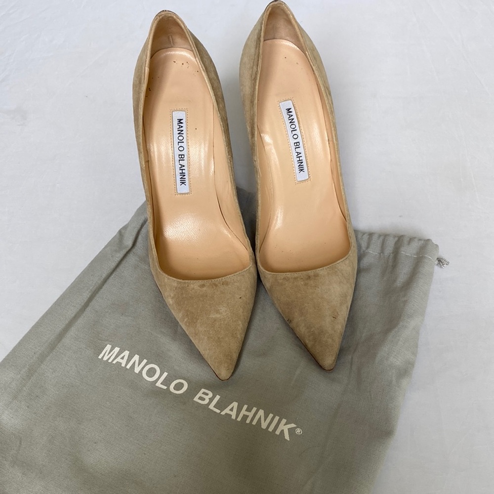 MANOLO BLAHNIK BB pointy toe beige tan suede heels with shoe bag size 37.5